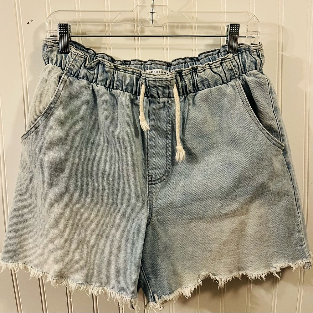 Celebrity Pink Jean Pull On Shorts Womens Size L - Light Wash Denim Cut Offs